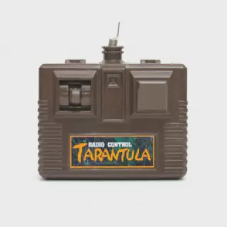 /img/17991-radio-control-tarantula-playing.webp
