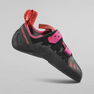 /img/18068-storing-climbing-shoes.webp